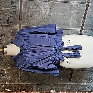 Cropped, button collard shirt.